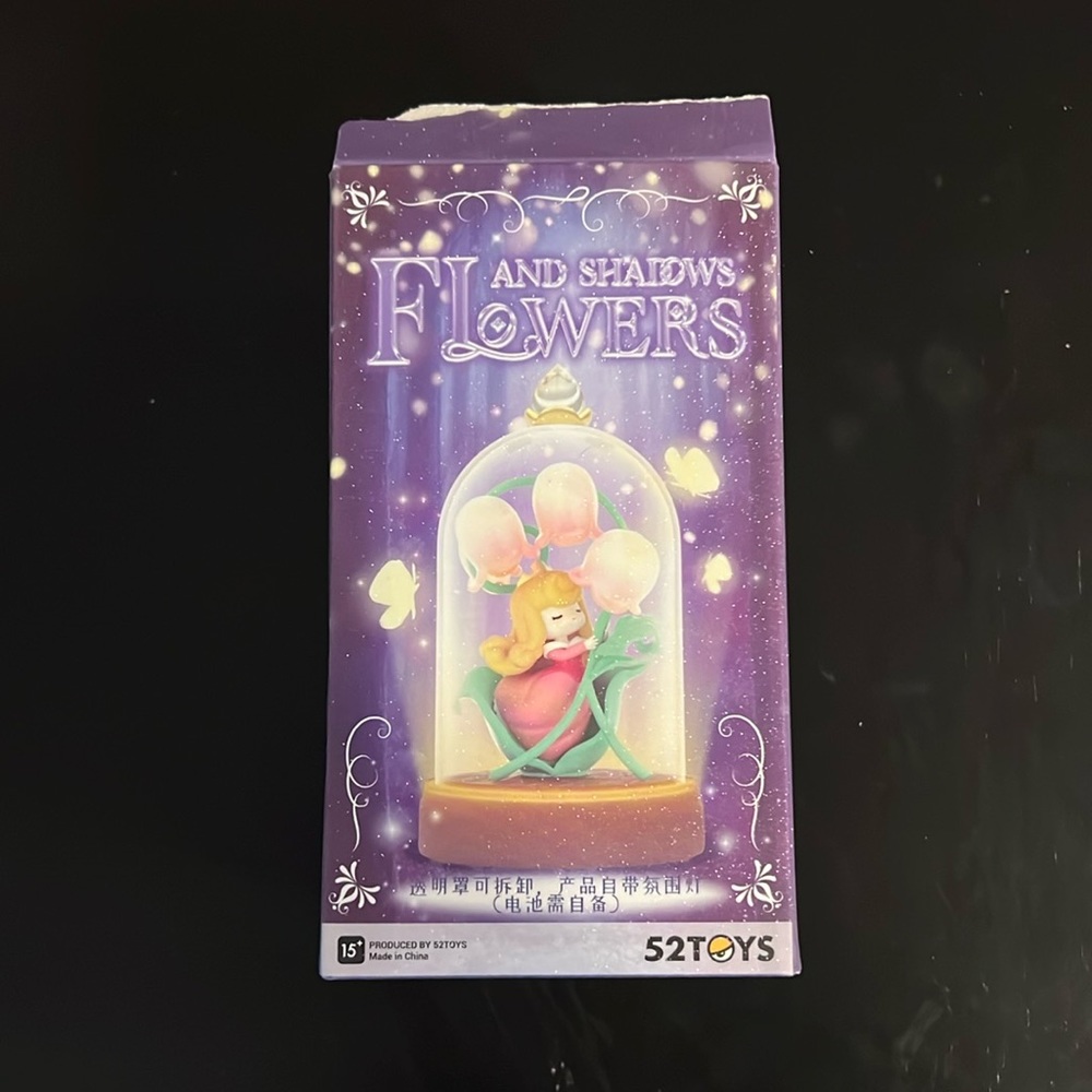Snow White Flowers and Shadows light-up figurine